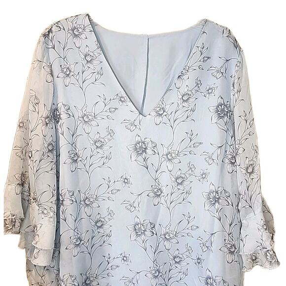 Bloomchic Floral Print V Neck Blouse Size 22/24 Blue White - Picture 2 of 6